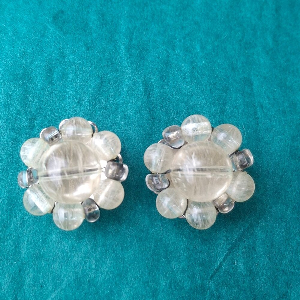 2/20$ Vintage Marvella transparent sphere clip on earrings